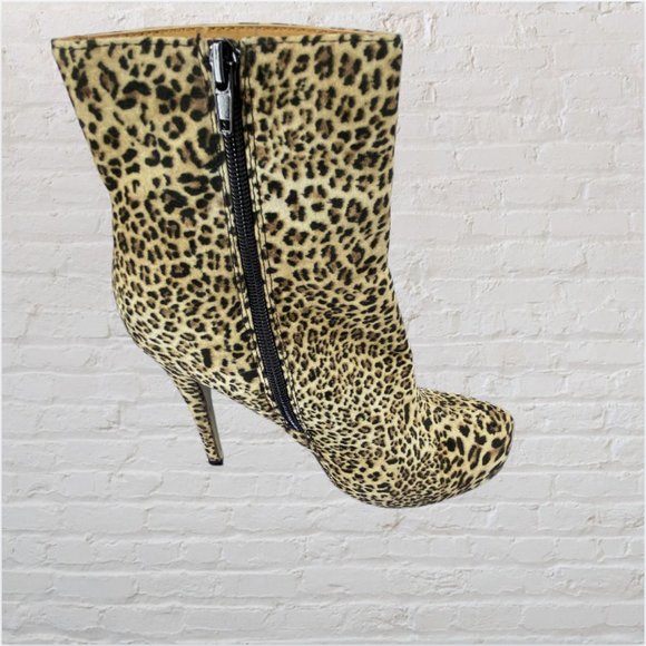 JUST FABULOUS -- Ankle Boots/Booties, Leopard Patterned, Platform with Side Zip - Picture 5 of 10
